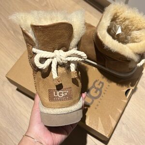 Ugg boots in chestnut